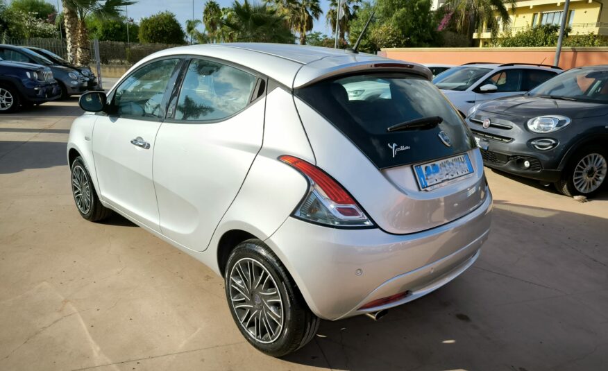 Lancia Ypsilon 1.0 FireFly 5 porte S&S Hybrid Ecochic Gold