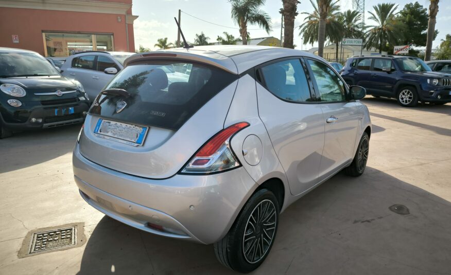 Lancia Ypsilon 1.0 FireFly 5 porte S&S Hybrid Ecochic Gold