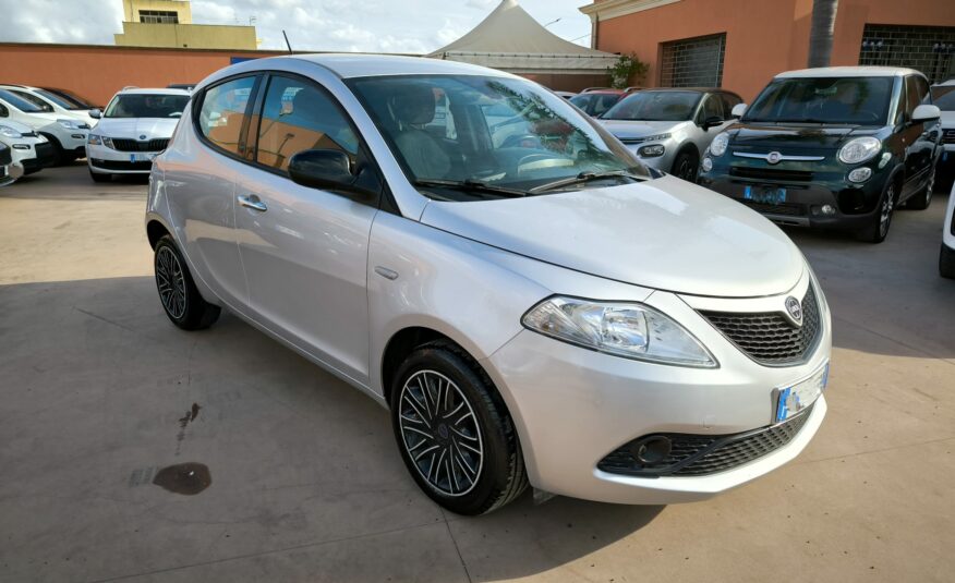 Lancia Ypsilon 1.0 FireFly 5 porte S&S Hybrid Ecochic Gold