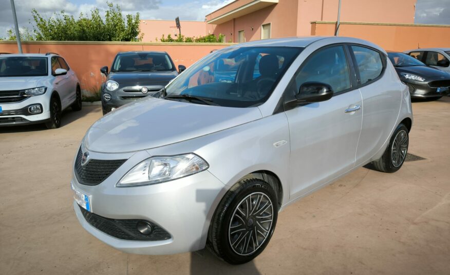 Lancia Ypsilon 1.0 FireFly 5 porte S&S Hybrid Ecochic Gold