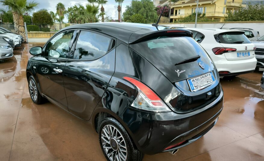 Lancia Ypsilon 1.0 FireFly 5 porte S&S Hybrid Gold Plus