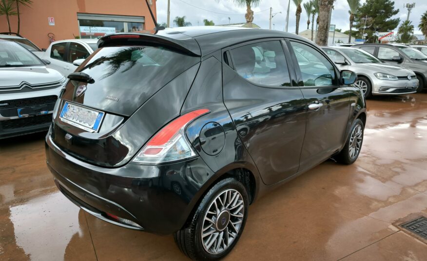 Lancia Ypsilon 1.0 FireFly 5 porte S&S Hybrid Gold Plus